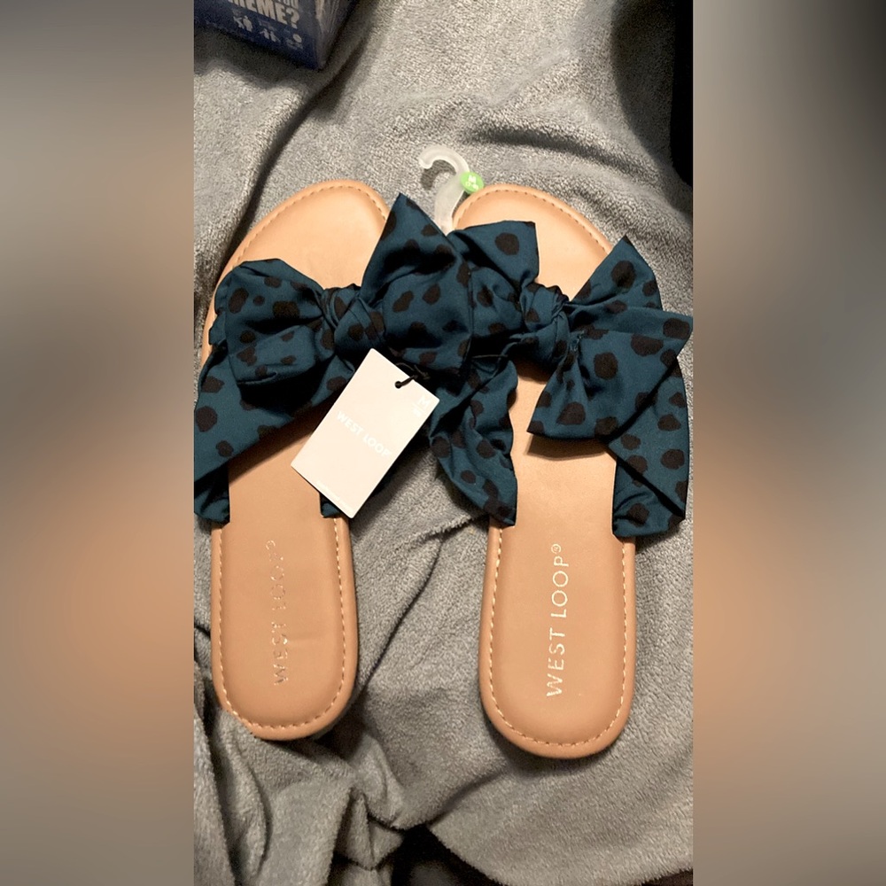 NEW. WEST LOOP women’s sandals